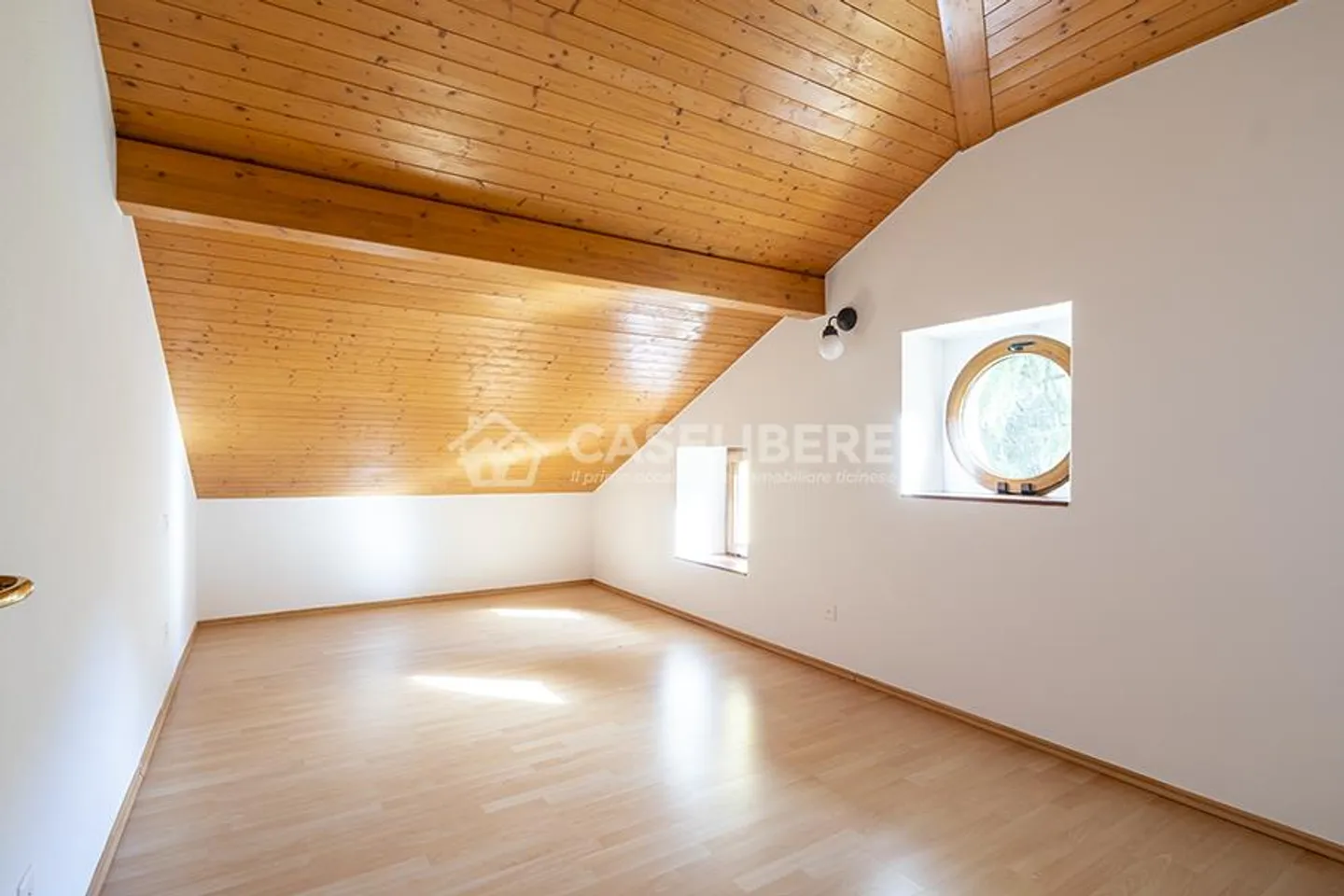 LUMINEUX 3.5 PIÈCES EN MEZZANINE À SIGIRINO - Photo 10 sur 12