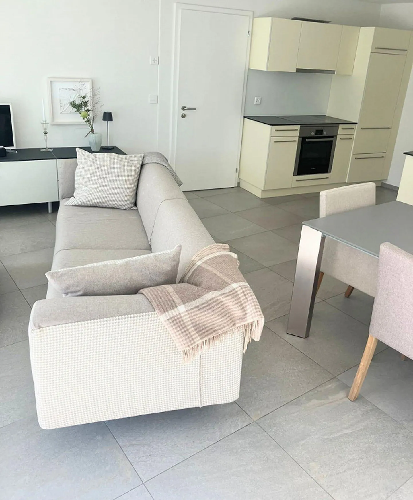 Beautiful 2.5-room apartment with lake view – 50 m², terrace & garden - Photo 9 of 12