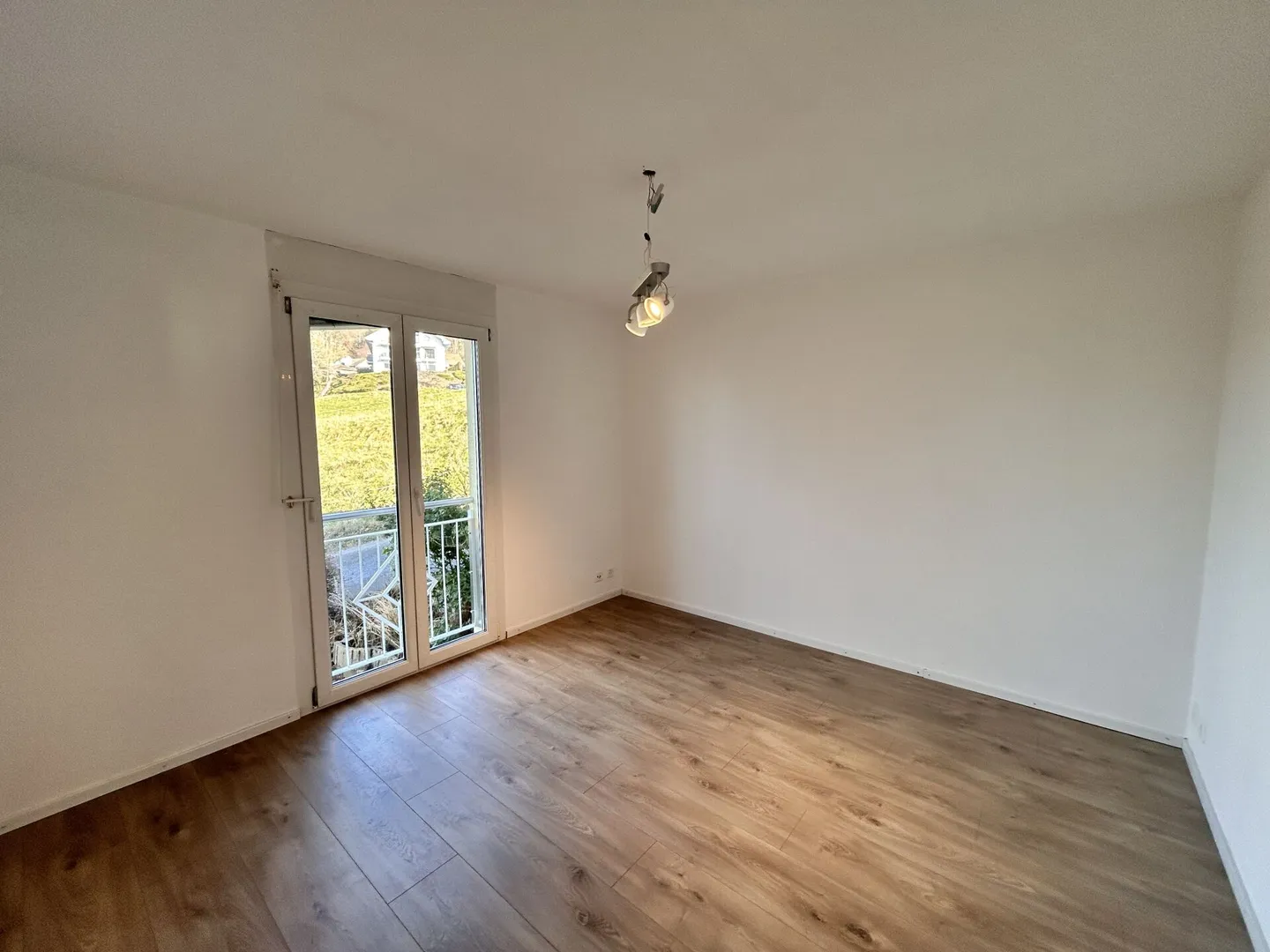 Villa in ruhiger Lage nur wenige Schritte von den Annehmlichkeiten entfernt - Foto 8 von 14