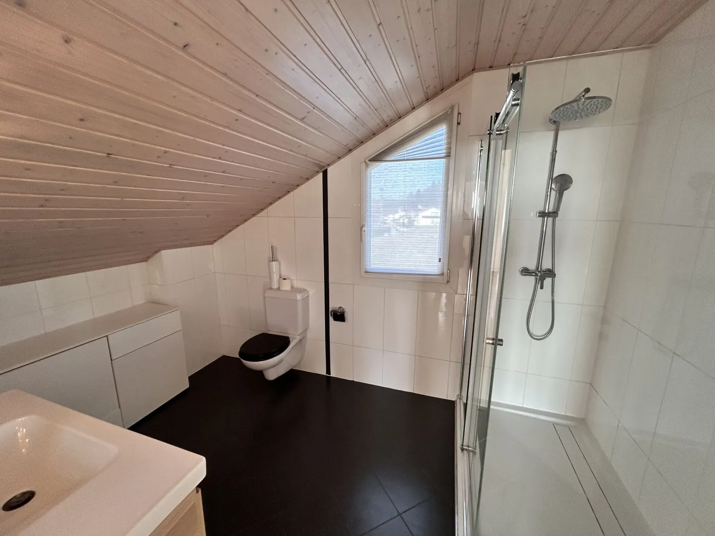 Villa in ruhiger Lage nur wenige Schritte von den Annehmlichkeiten entfernt - Foto 12 von 14