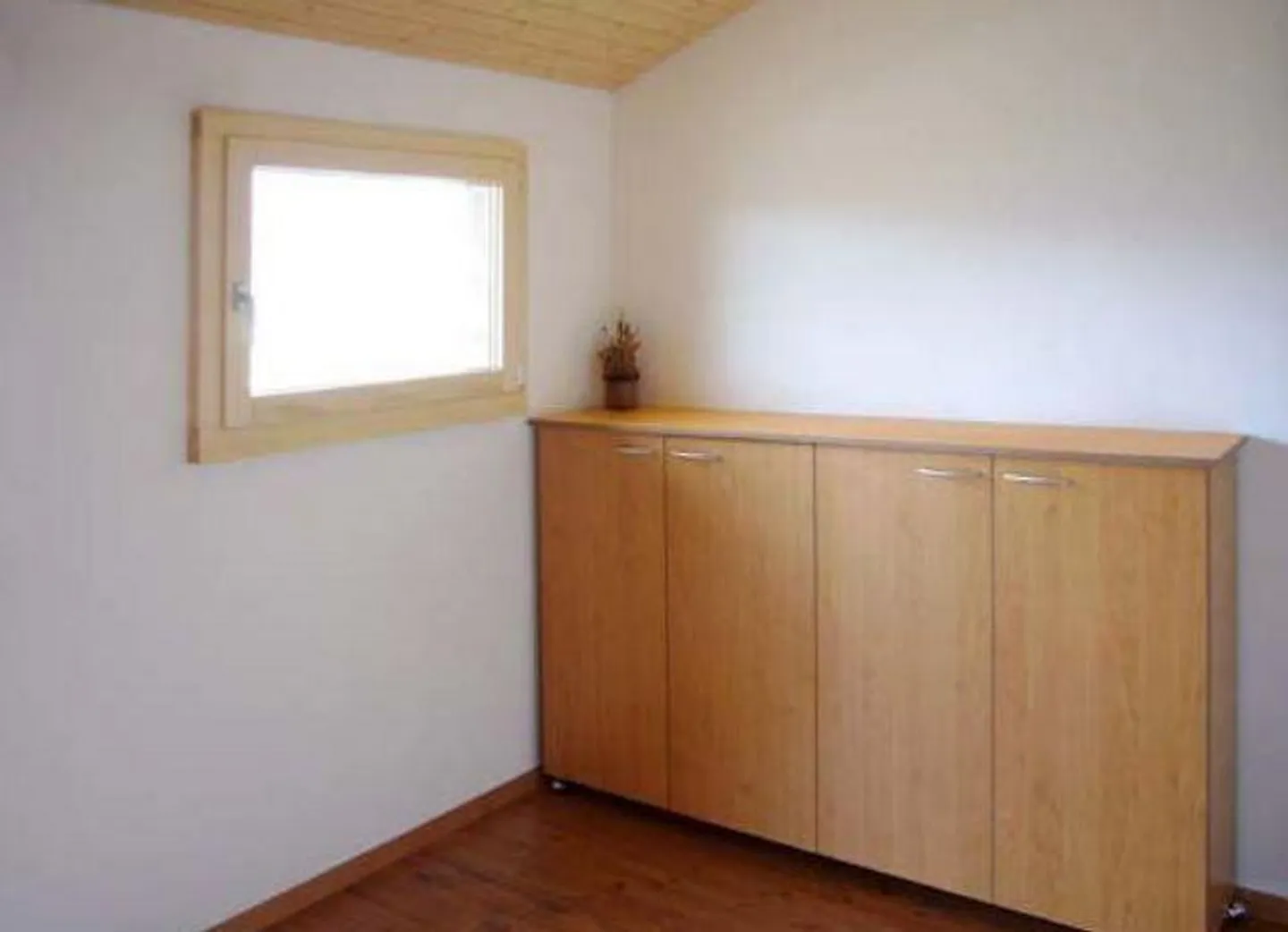 Rebberg mit Holzhäuschen an einer Panoramaaussichtslage - Foto 9 von 16