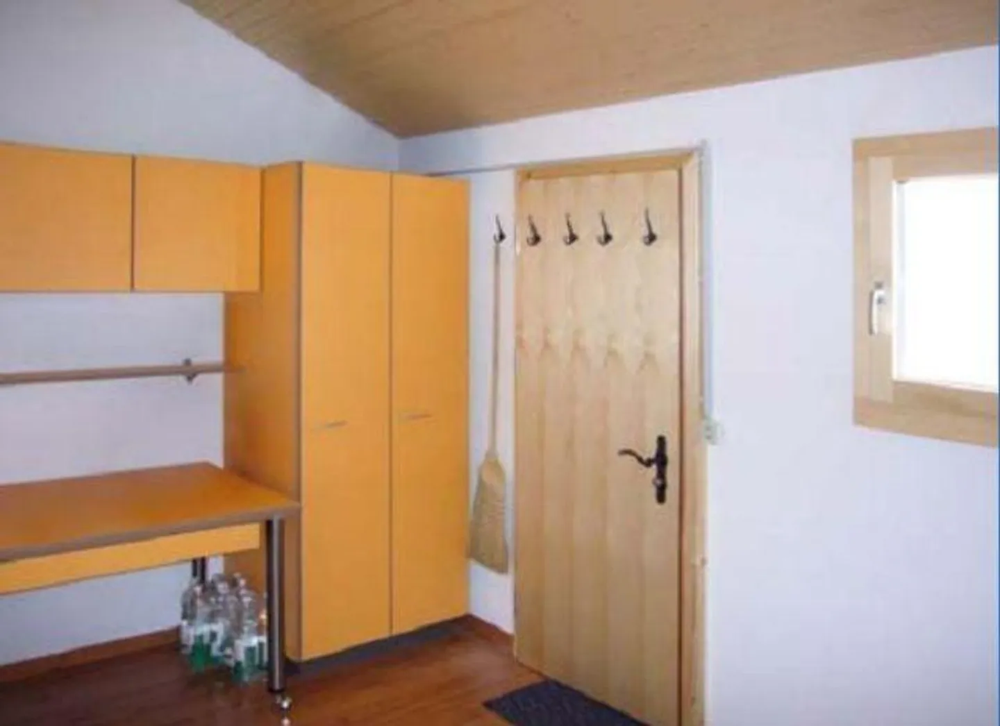 Rebberg mit Holzhäuschen an einer Panoramaaussichtslage - Foto 10 von 16