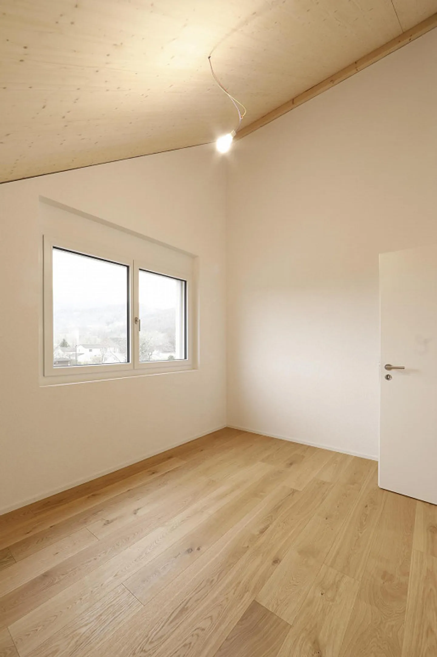 Spacious 4.5 Room Penthouse Apartment with Ownership Standard - Photo 7 of 12