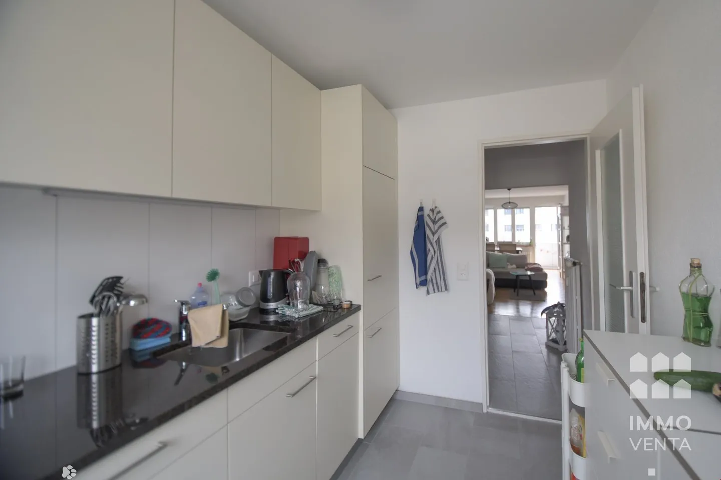 Appartement moderne de 2,5 pièces à louer à Biel/Bienne - Photo 2 sur 12