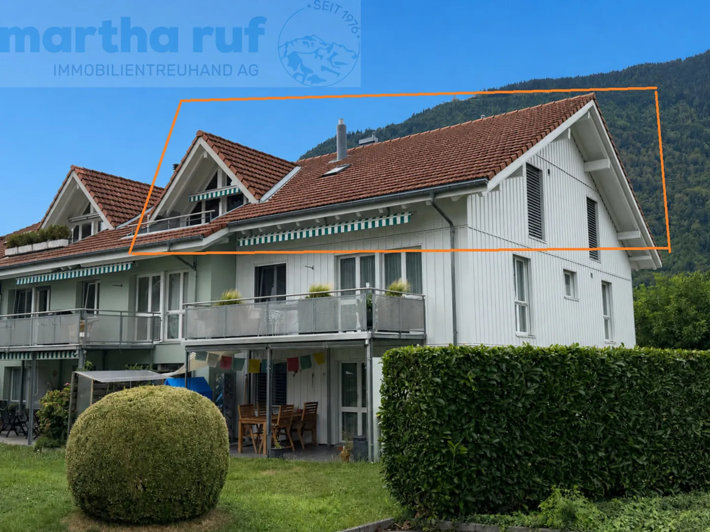 Living Above the Rooftops: 4.5-Room Penthouse Apartment with Mountain View - Photo 1 of 12