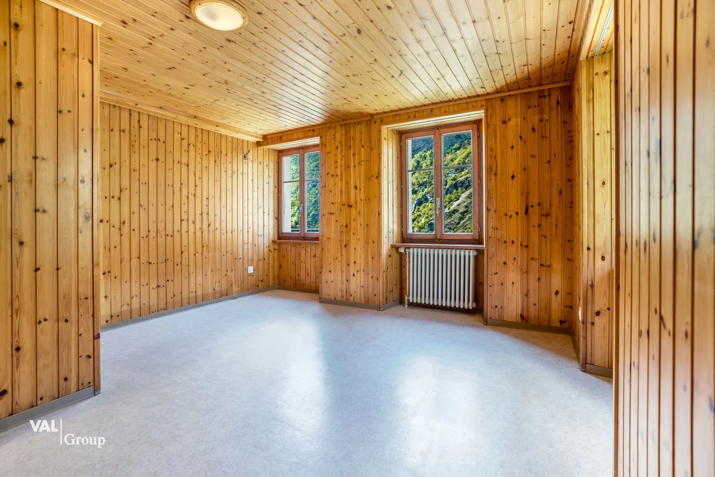 Two-family house with large grounds and outbuildings in the midst of nature above Visp - Photo 9 of 20