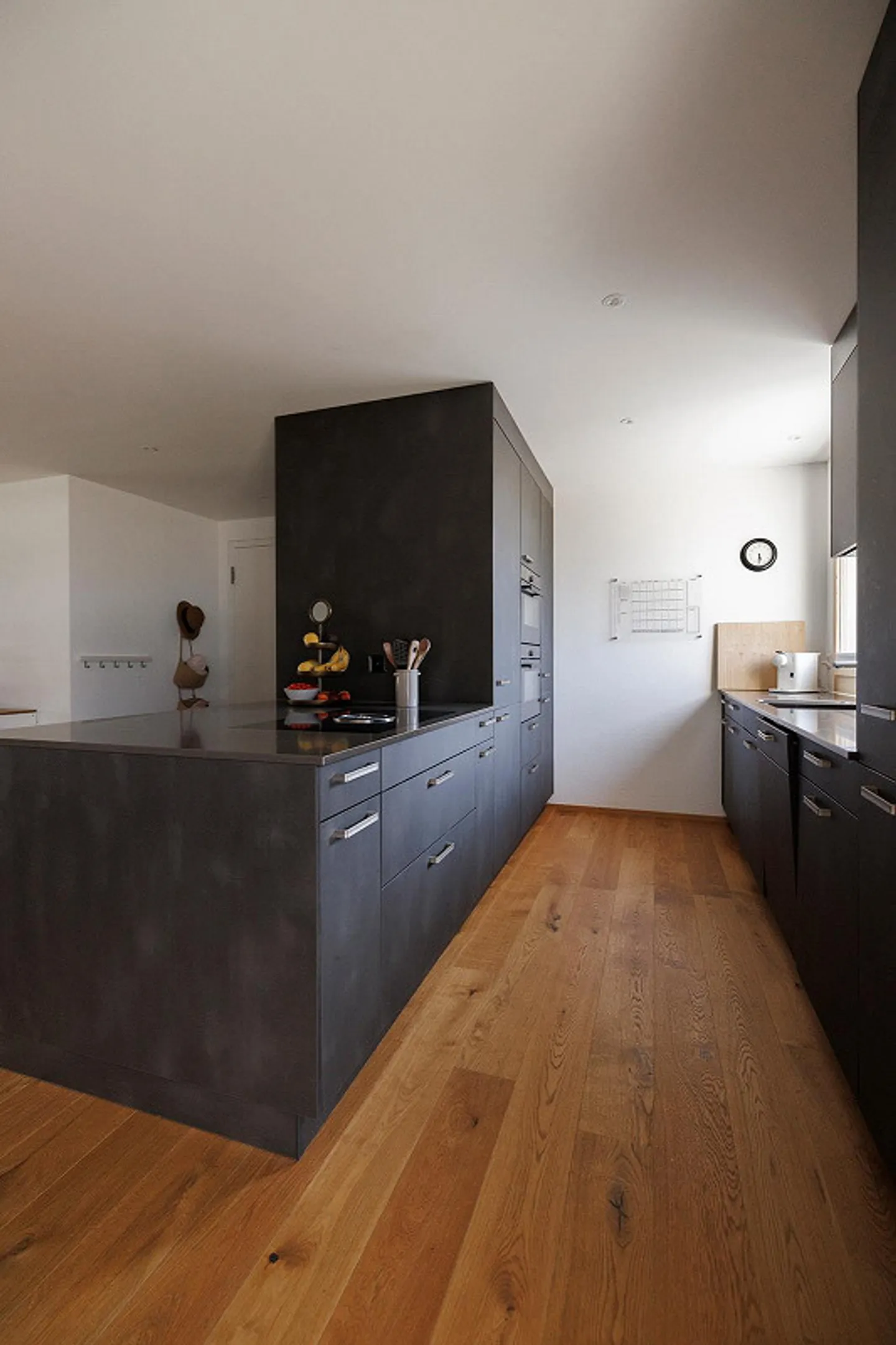 Naturnah und Neuwertig - Grosszügige 5.5 Zimmer Wohnung mit Weitblick - Foto 3 di 12