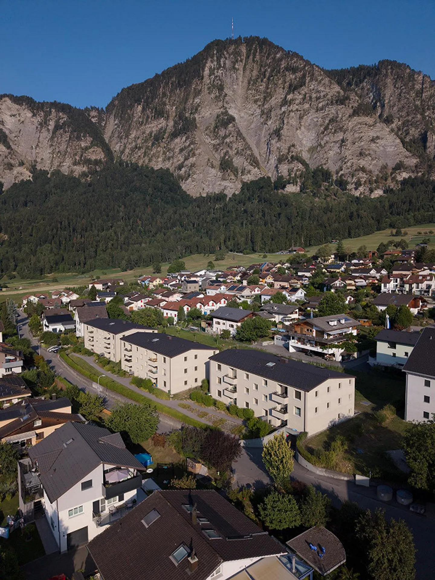 Naturnah und Neuwertig - Grosszügige 5.5 Zimmer Wohnung mit Weitblick - Foto 11 di 12