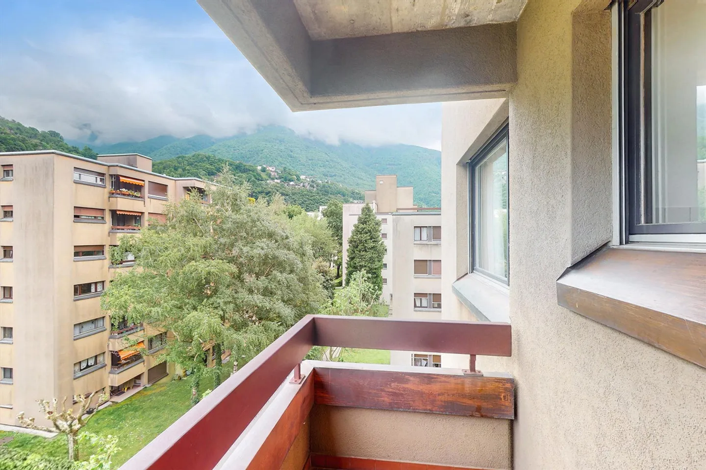 Luminoso 2.5 locali con balcone, piscina e campi da tennis - Foto 2 di 9