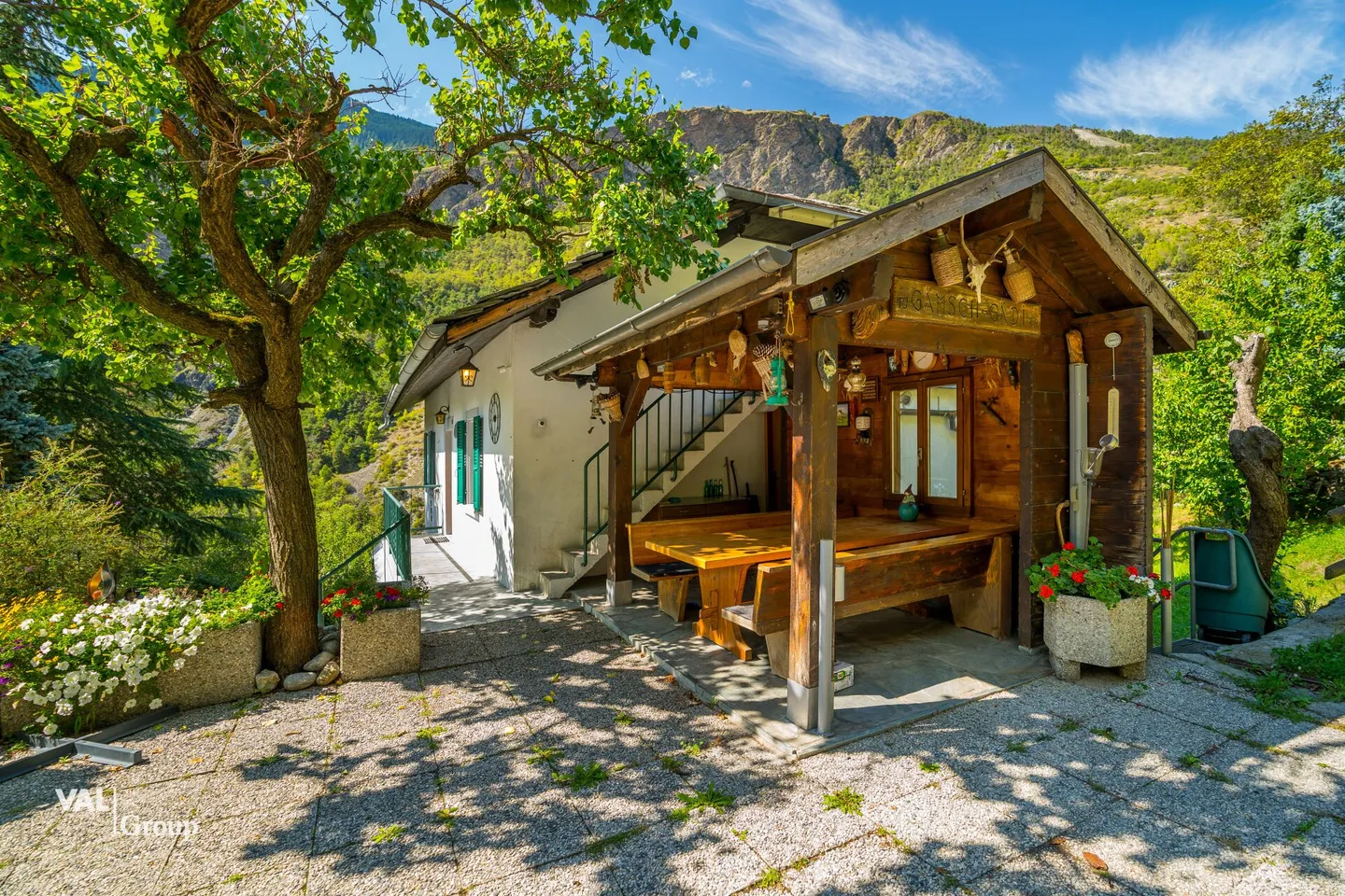 Two-family house with large grounds and outbuildings in the midst of nature above Visp - Photo 13 of 20