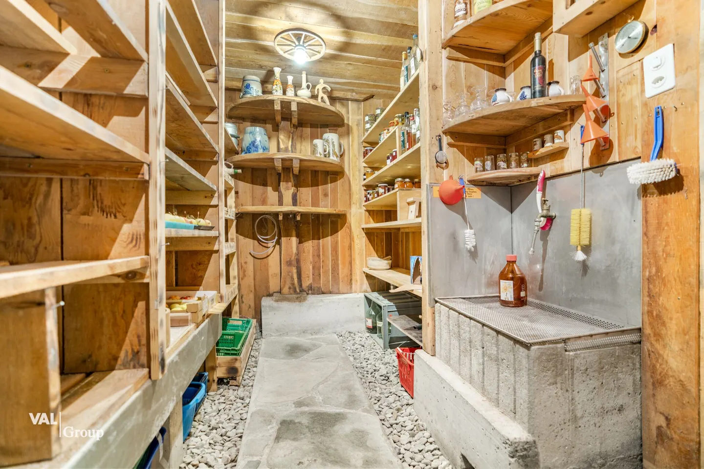 Two-family house with large grounds and outbuildings in the midst of nature above Visp - Photo 17 of 20