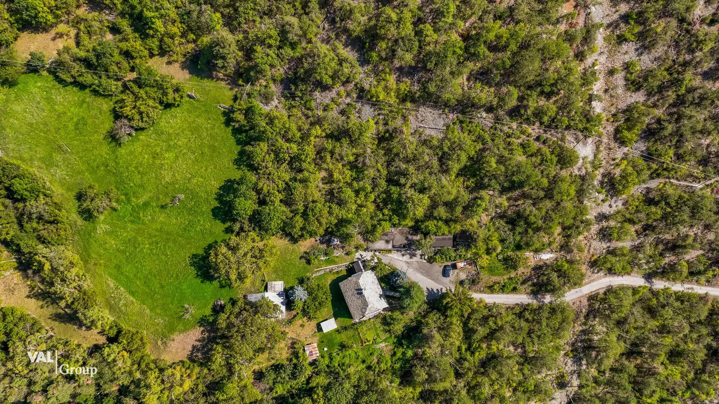 Two-family house with large grounds and outbuildings in the midst of nature above Visp - Photo 19 of 20
