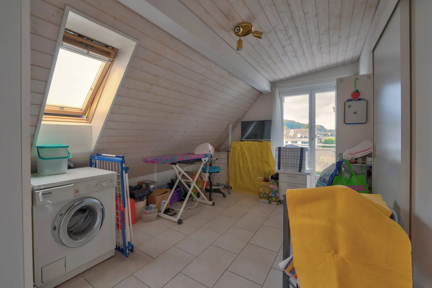 Extraordinary 5.5-room penthouse with panoramic views in Aesch - Photo 10 of 13