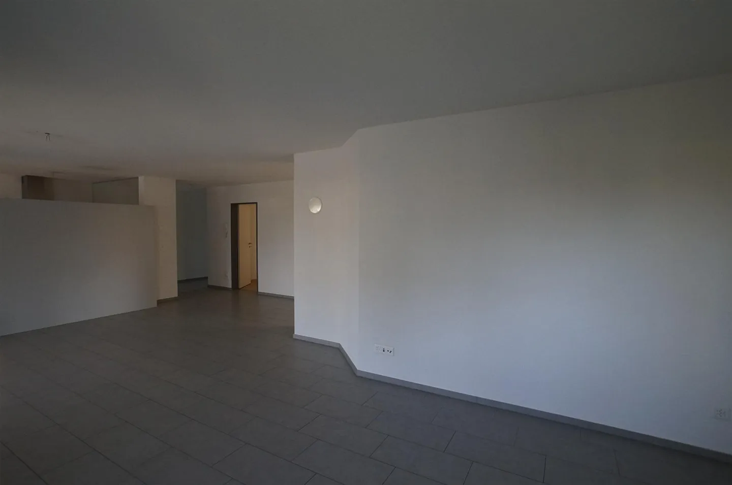 Ampio appartamento di 4 1/2 stanze in un quartiere adatto alle famiglie - Foto 4 di 11