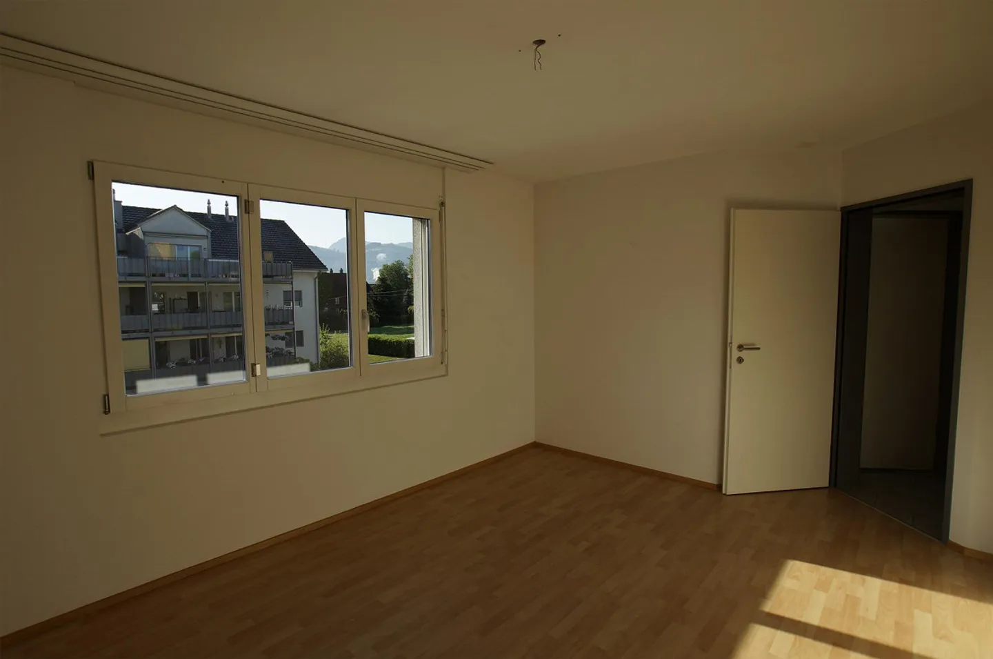 Ampio appartamento di 4 1/2 stanze in un quartiere adatto alle famiglie - Foto 8 di 11