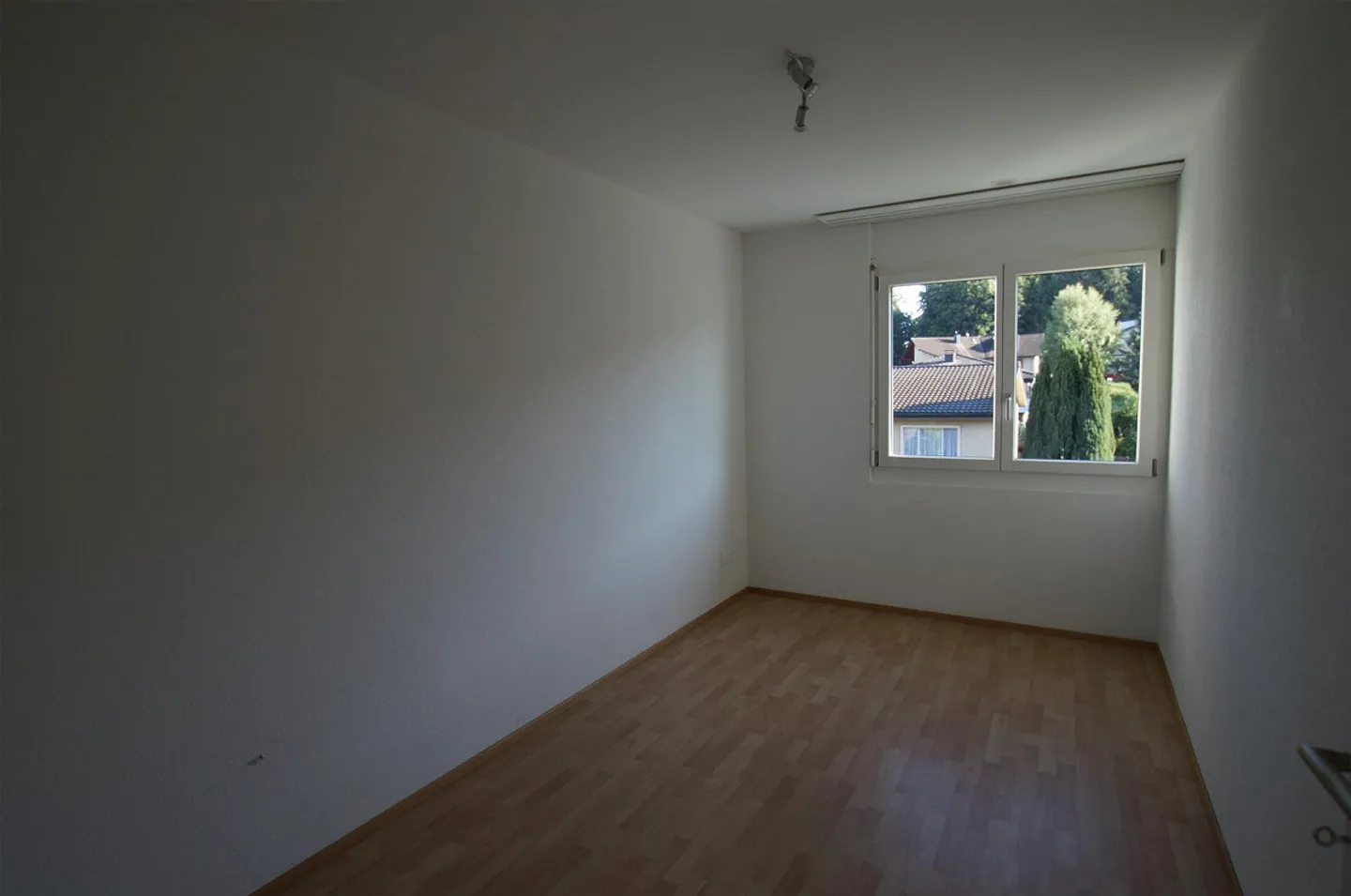 Ampio appartamento di 4 1/2 stanze in un quartiere adatto alle famiglie - Foto 9 di 11