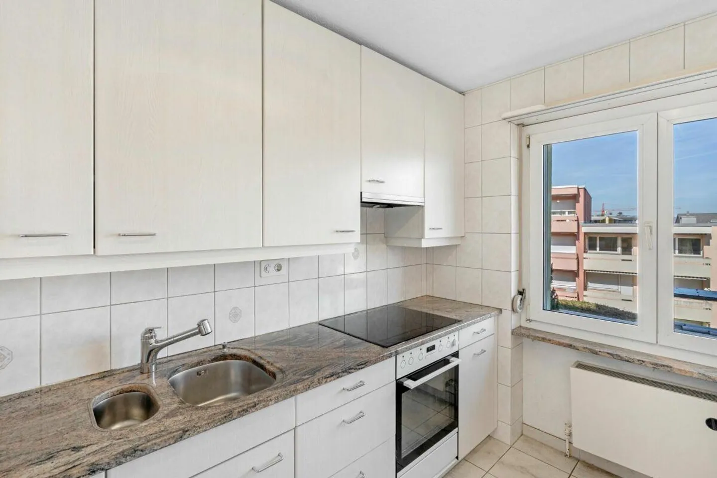 Charmante appartement de jardin 3.5 pièces dans un endroit calme - Photo 2 sur 6