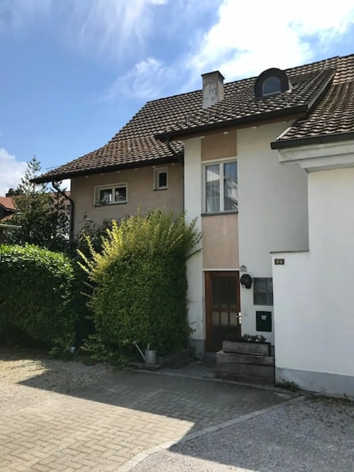 befristete 6-Zimmer-Wohnung mit schönem Garten - Foto 1 di 8