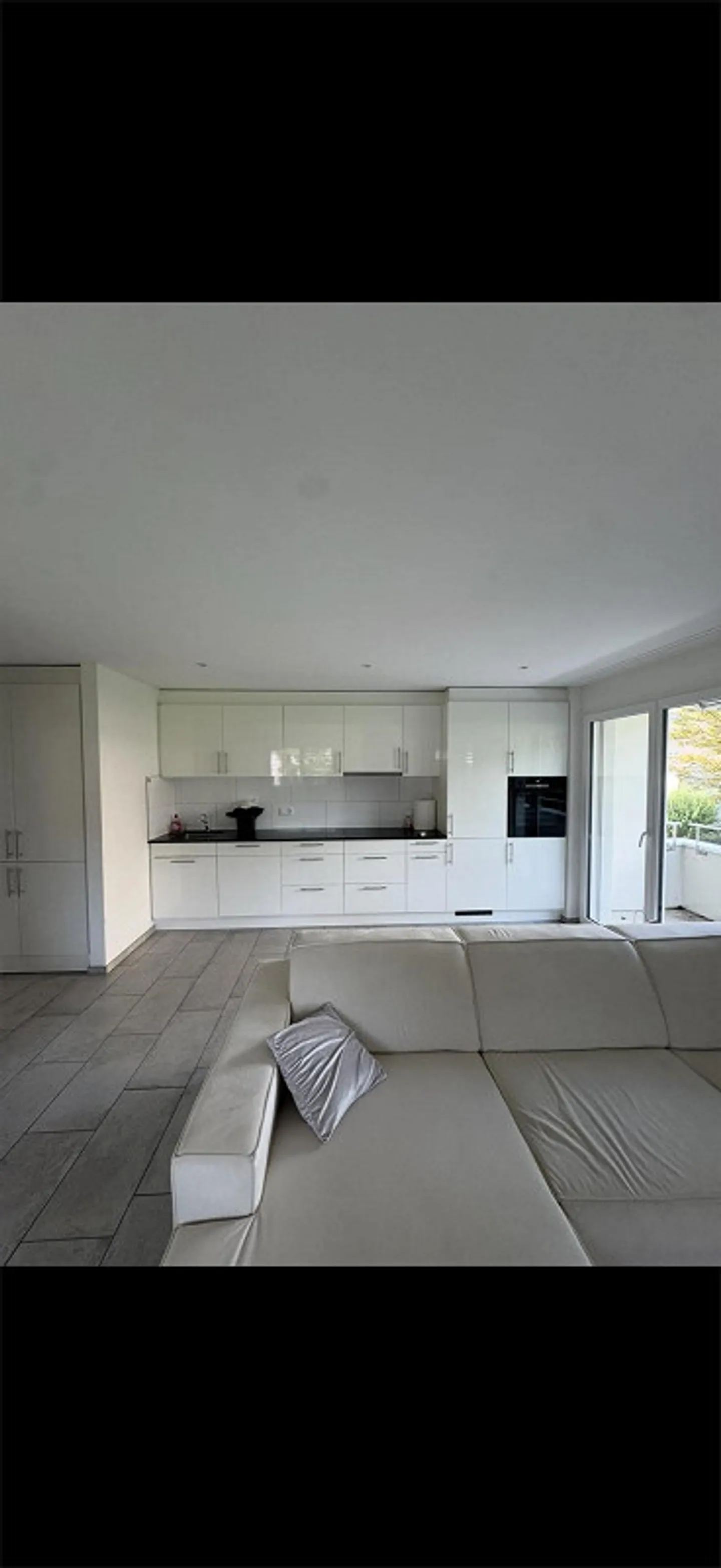 Modern 3.5 room apartment - Photo 2 of 8