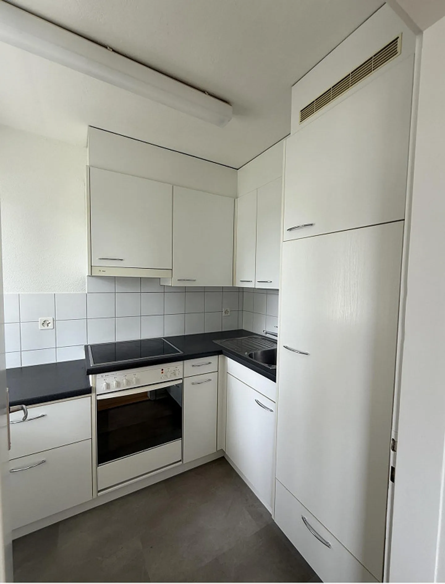 Central 2-room apartment in Steinhausen - Photo 2 of 6