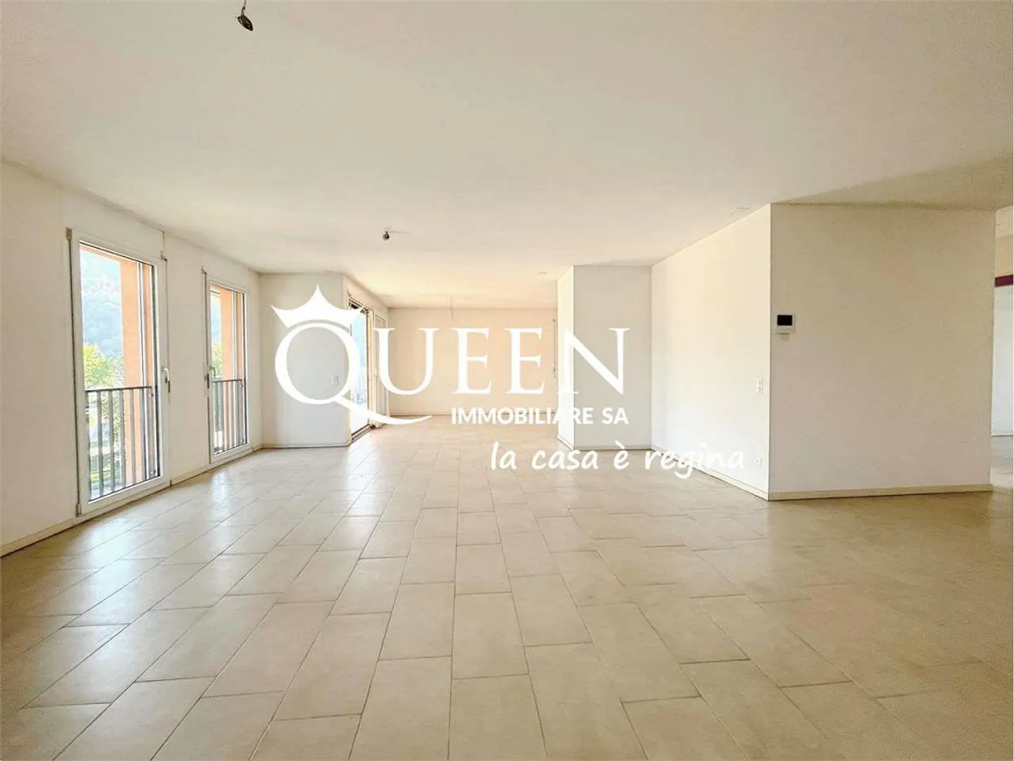 Chiasso: Penthouse with 4.5 rooms, 140 m², balconies, unobstructed view and garden - Photo 3 of 13