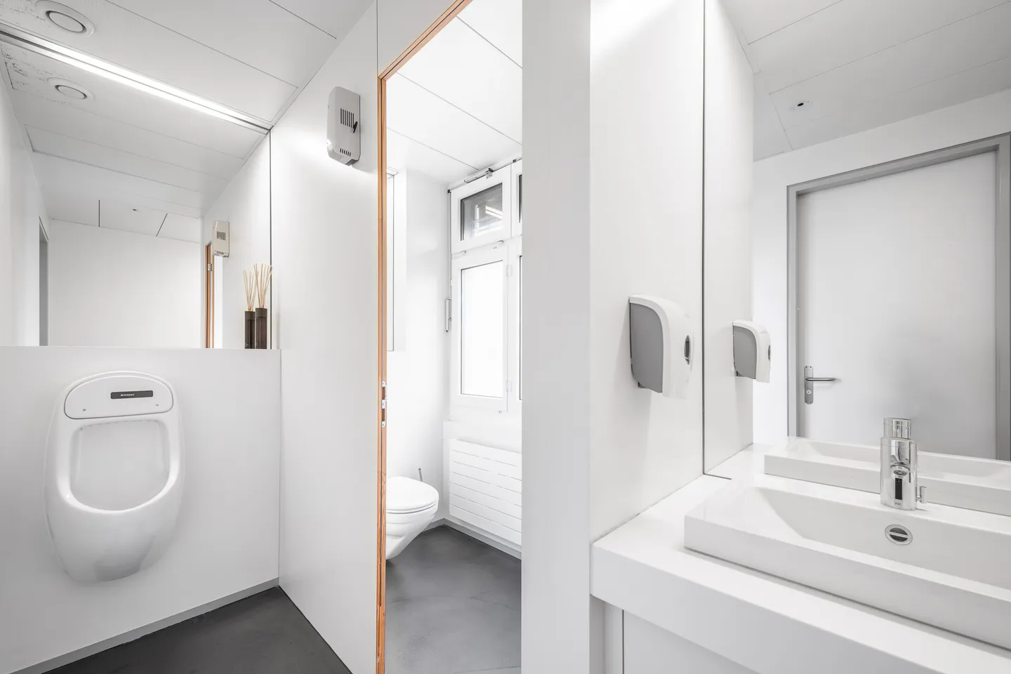 Prime Office Space in Zurich - Photo 7 of 7