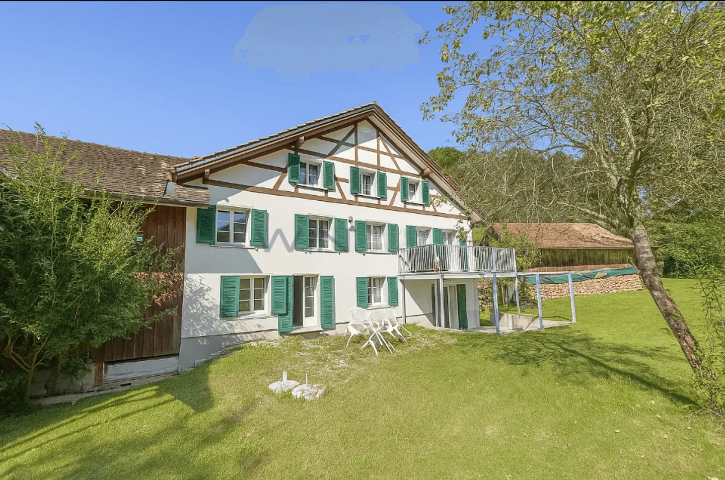 Residential building with 11.5 rooms - Photo 1 of 10