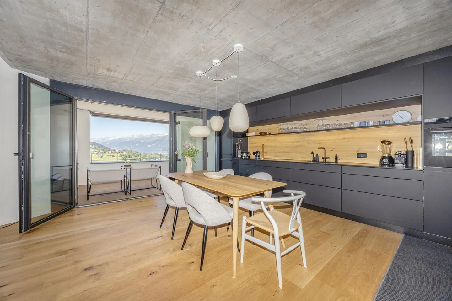 Exklusive 3½-Zimmer-Wohnung im skandinavischen Stil in Obersaxen - Foto 2 von 16