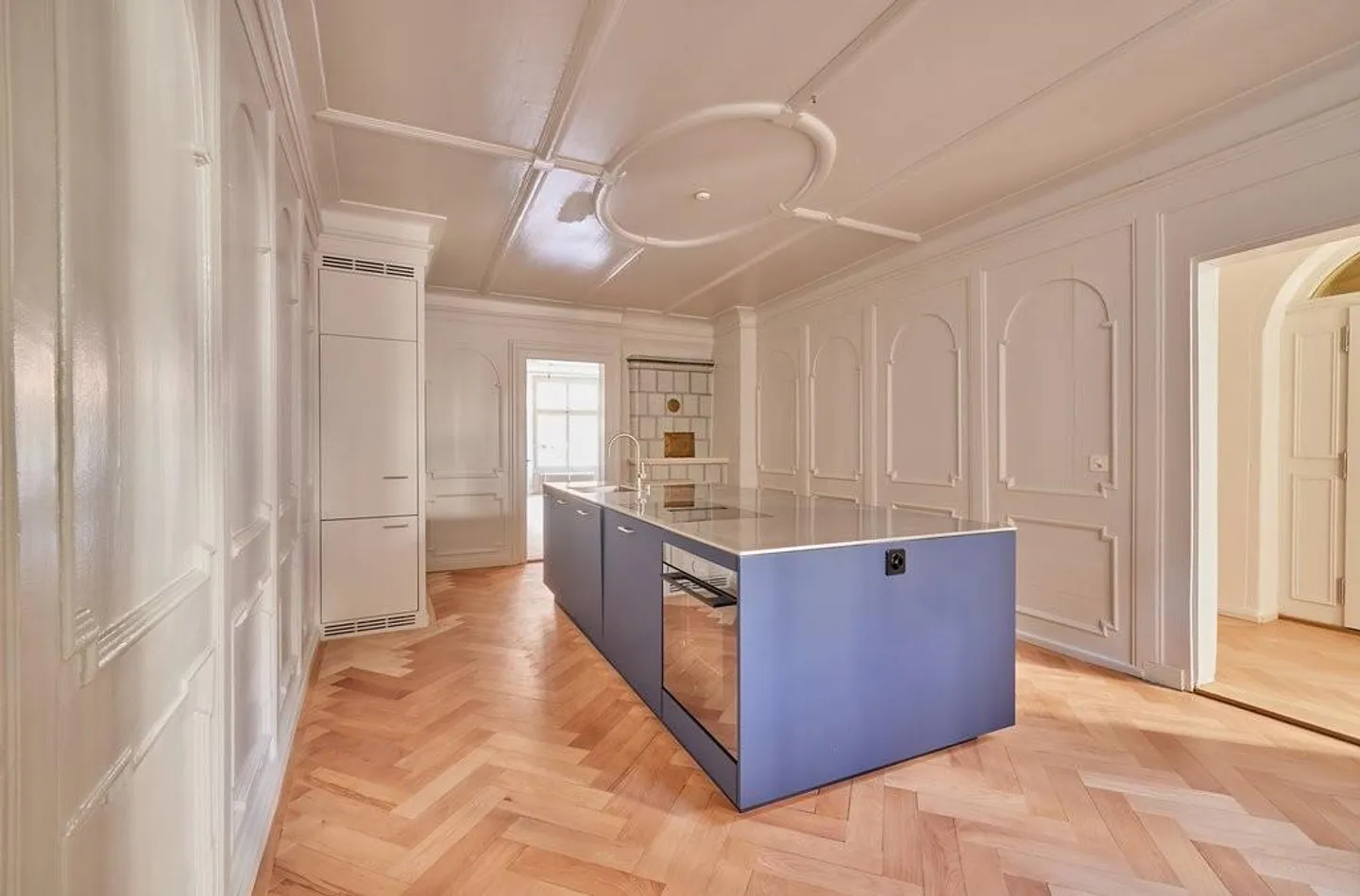 Representative Old Town Apartment - Photo 2 of 12