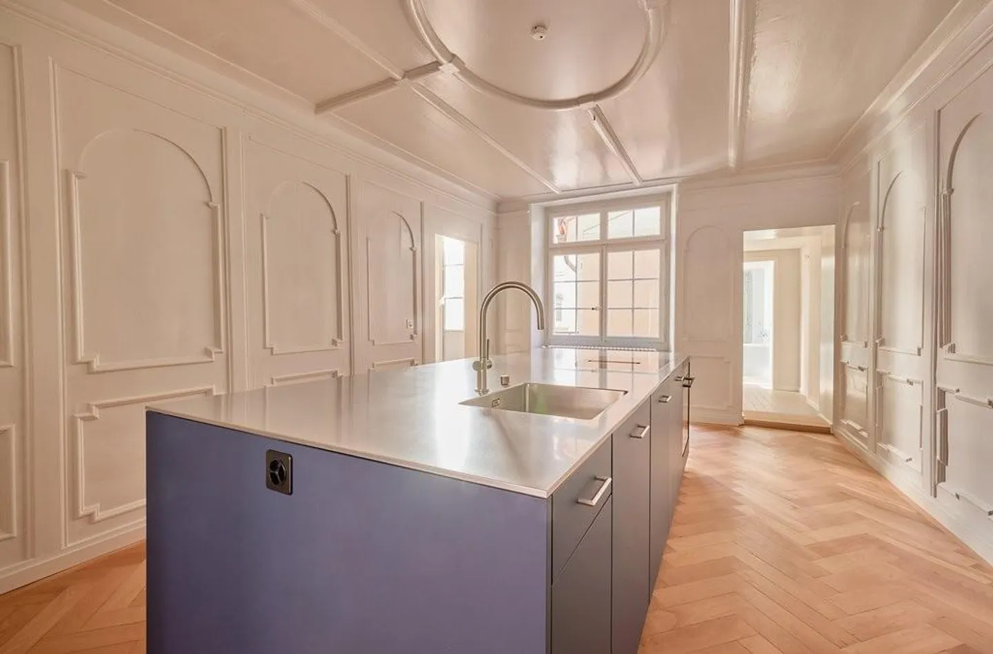 Representative Old Town Apartment - Photo 3 of 12