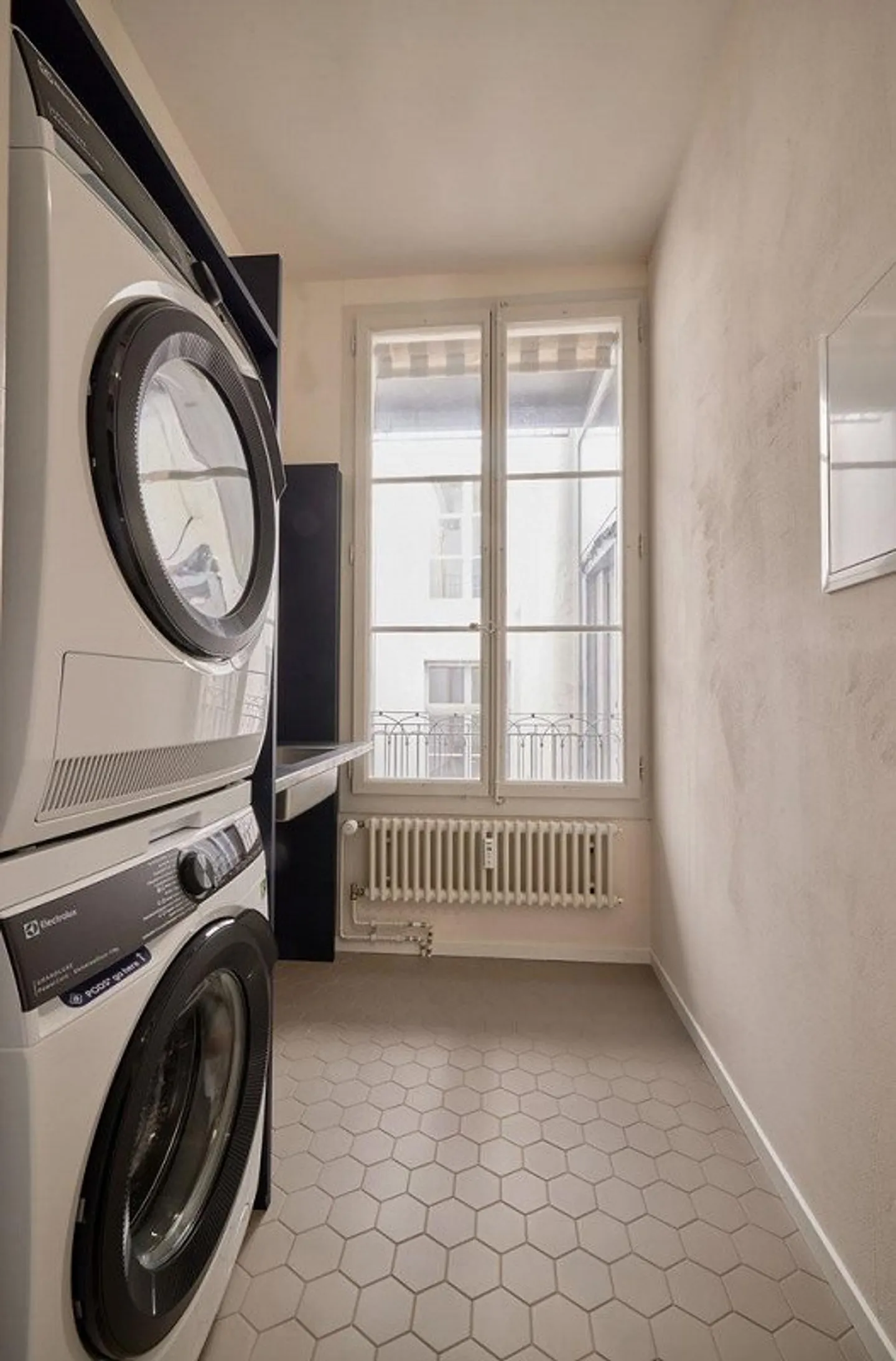 Representative Old Town Apartment - Photo 12 of 12