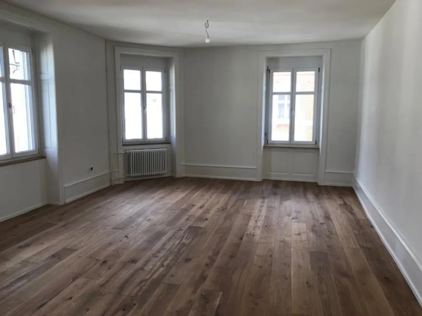 Appartement moderne de 3 pièces avec balcon - Photo 2 sur 9
