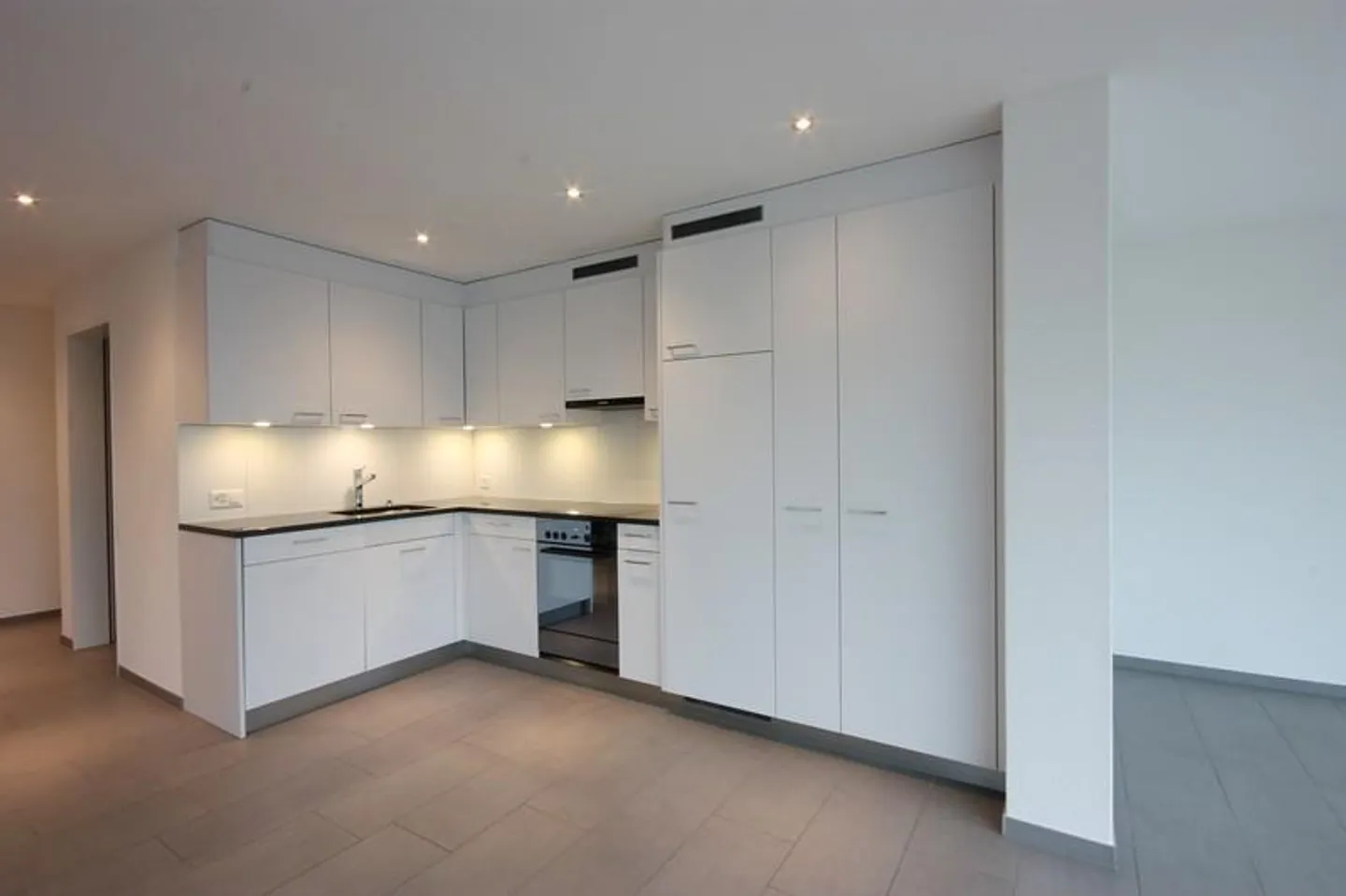 Modern 2.5-room apartment with terrace and view - Photo 5 of 7