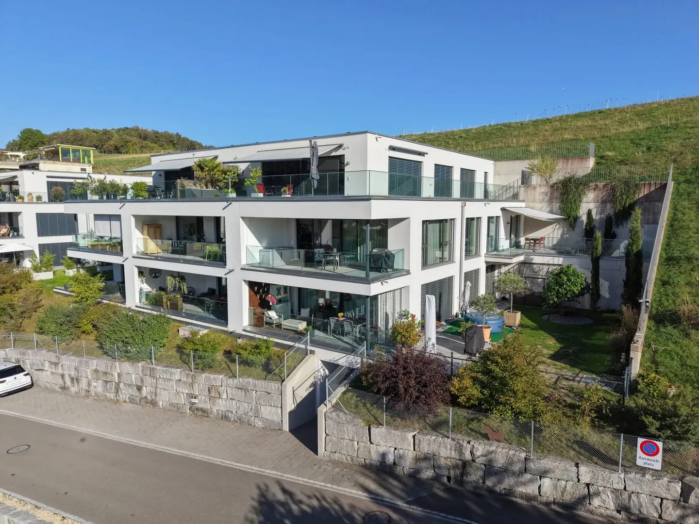 Appartamento di 2,5 locali di alta qualità con ampio balcone - Foto 1 di 13