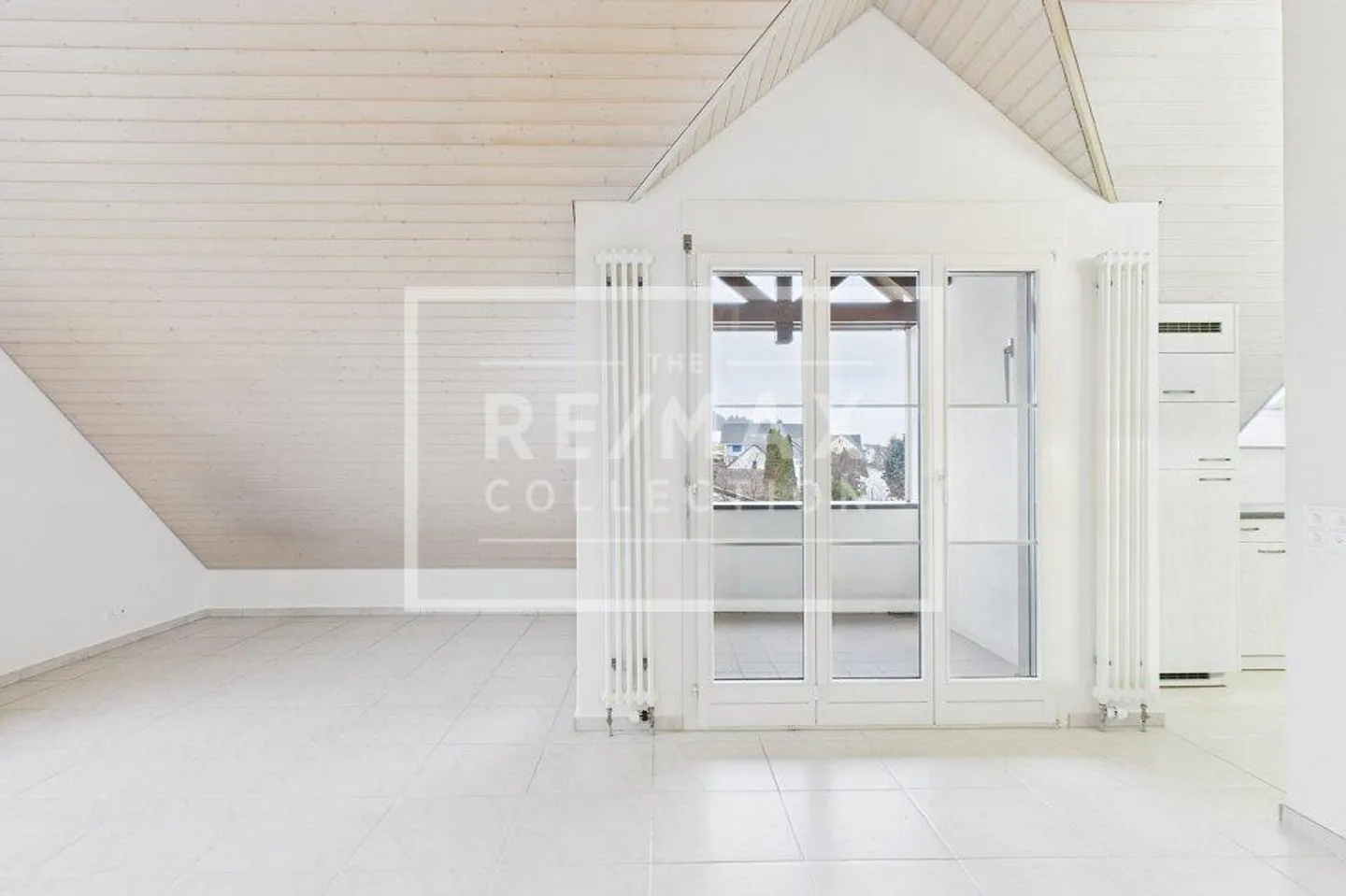 Sunny attic apartment in Bonstetten with dream views, near Zurich - Photo 9 of 13