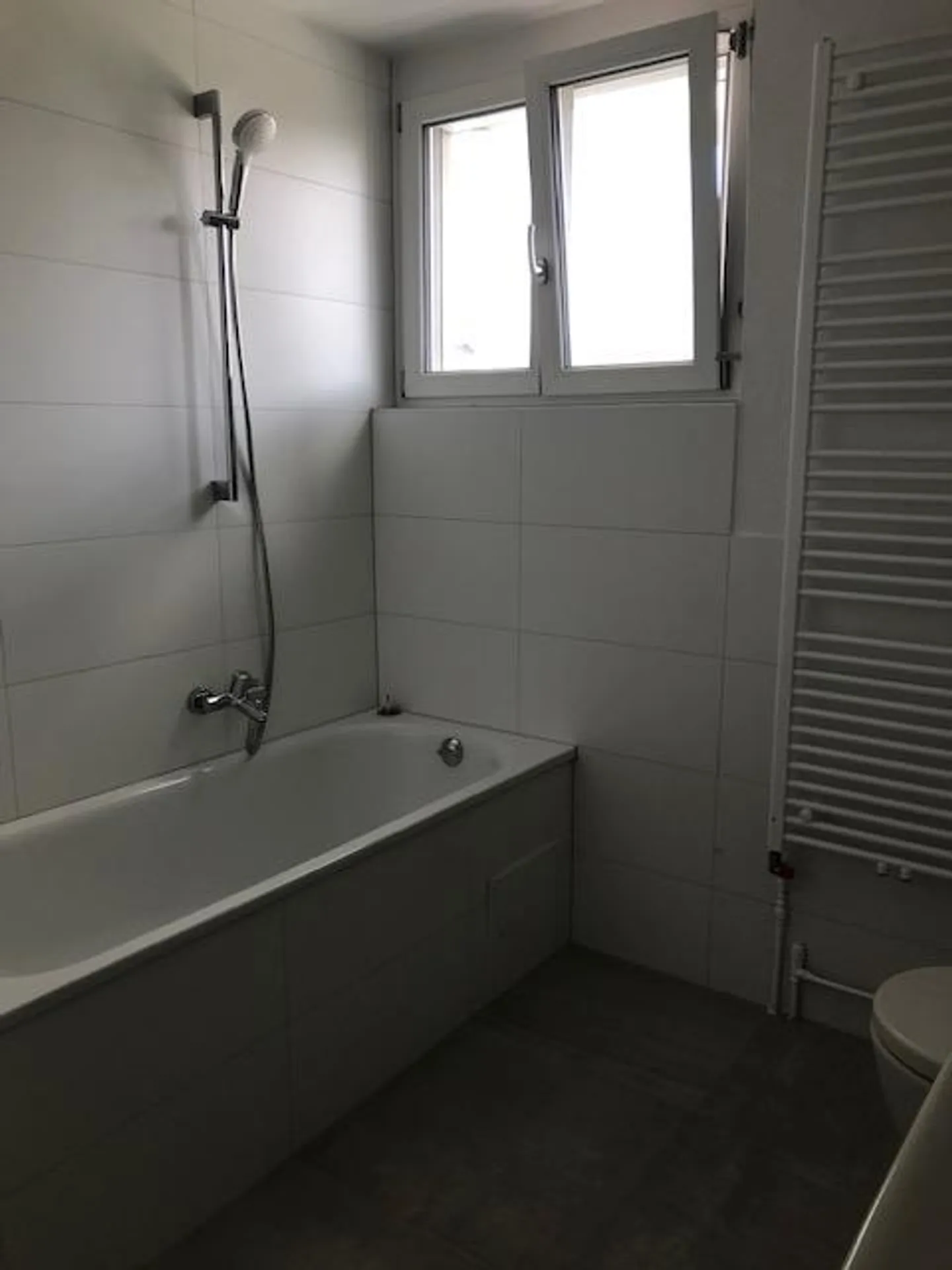 Appartement moderne de 3 pièces avec balcon - Photo 6 sur 9