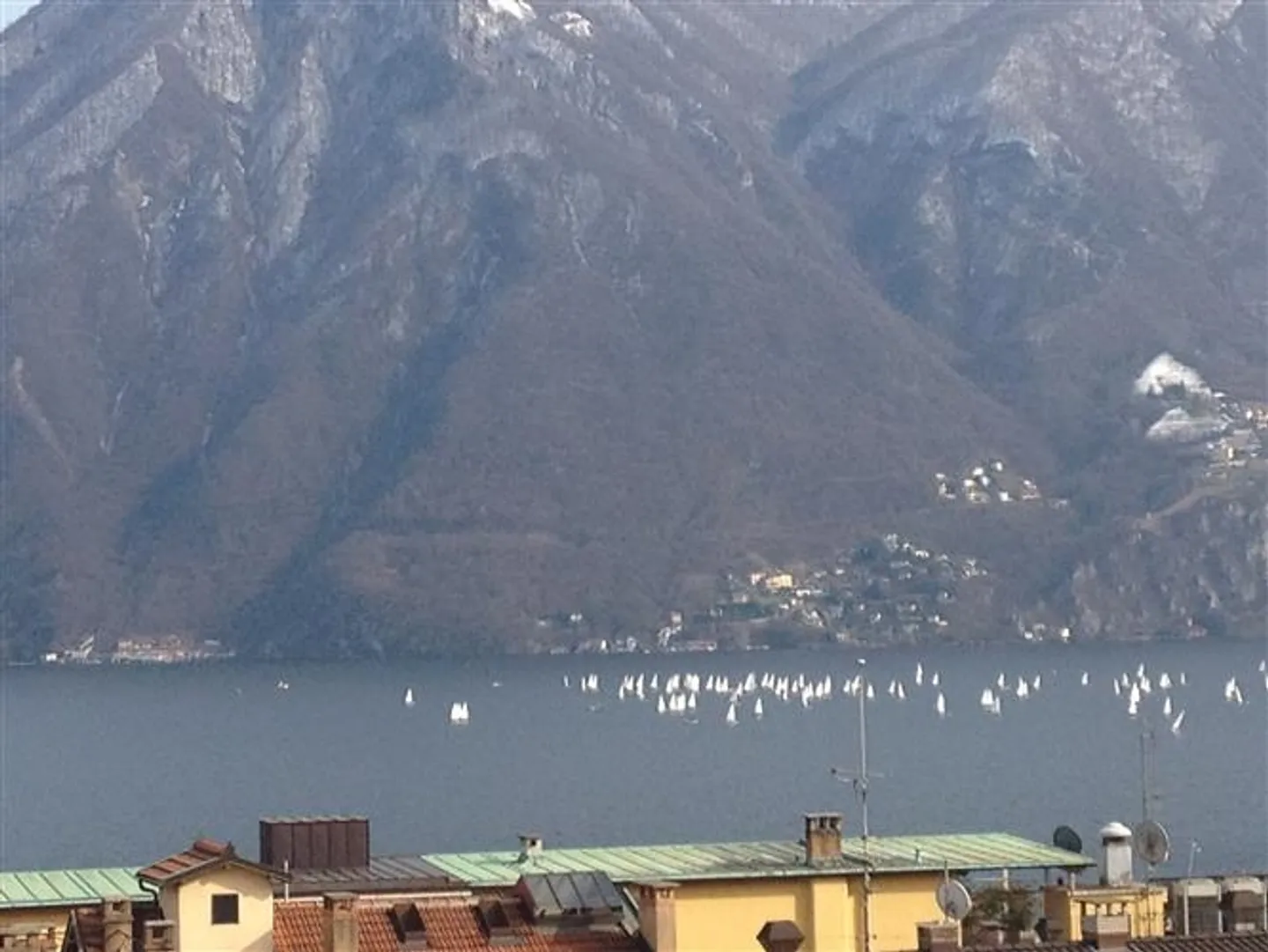 Attico moderno con vista lago - Foto 1 di 1