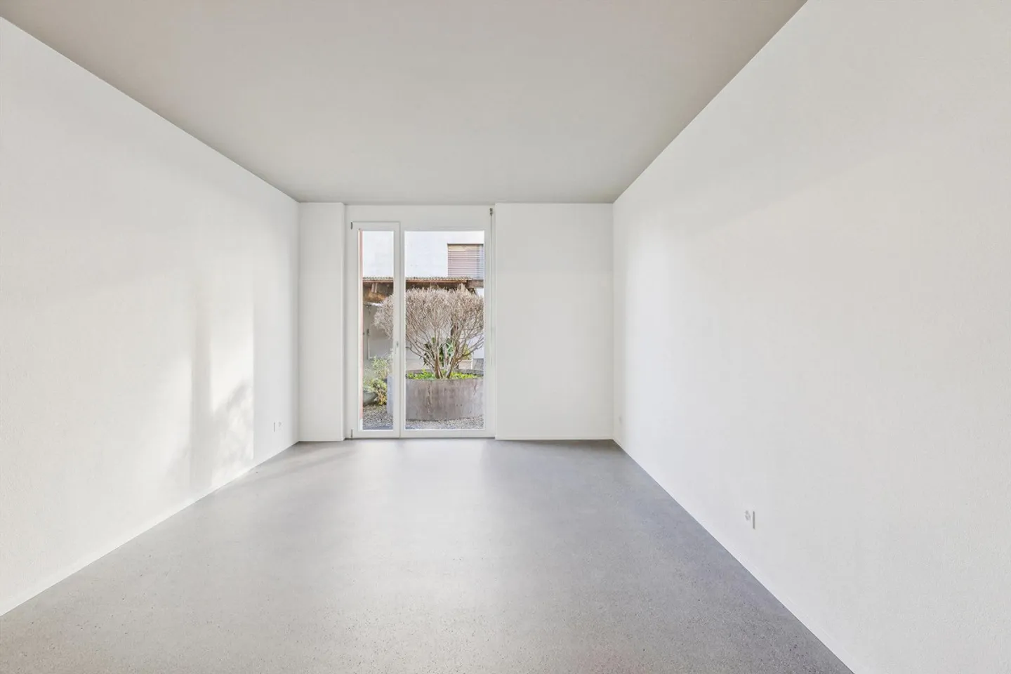 Beautiful first occupancy apartment with studio - Photo 7 of 12