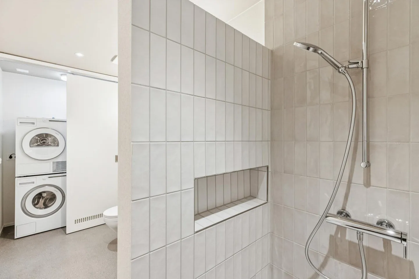 Beautiful first occupancy apartment with studio - Photo 8 of 12