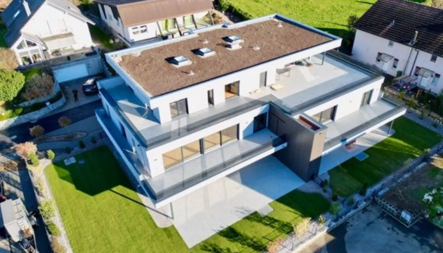 Appartamento 4.5 stanze quasi nuovo con terrazza solare di 50 m², cucina Bora e 2 posti auto E - Foto 2 di 6