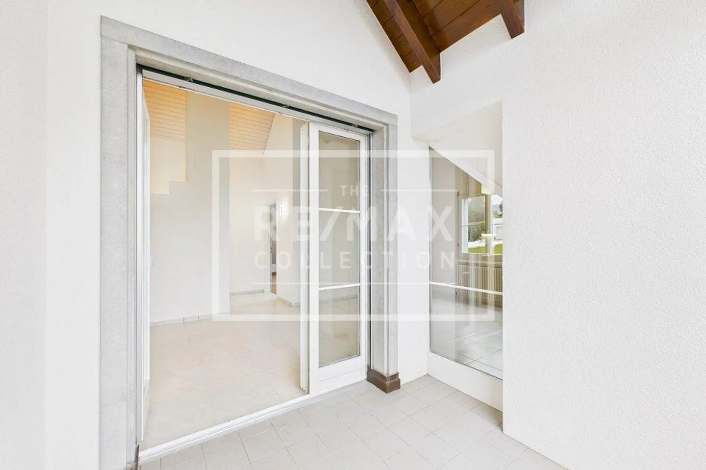 Sunny attic apartment in Bonstetten with dream views, near Zurich - Photo 10 of 13
