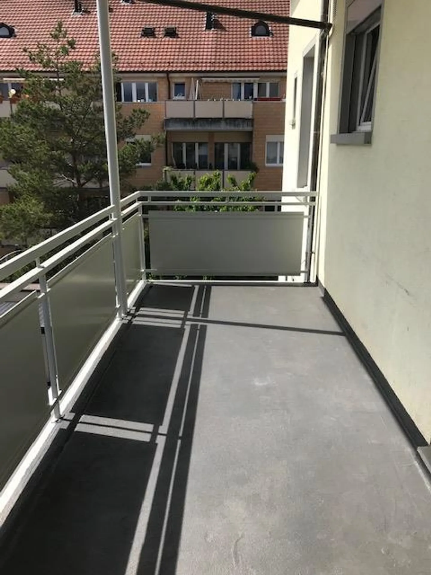 Appartement moderne de 3 pièces avec balcon - Photo 8 sur 9