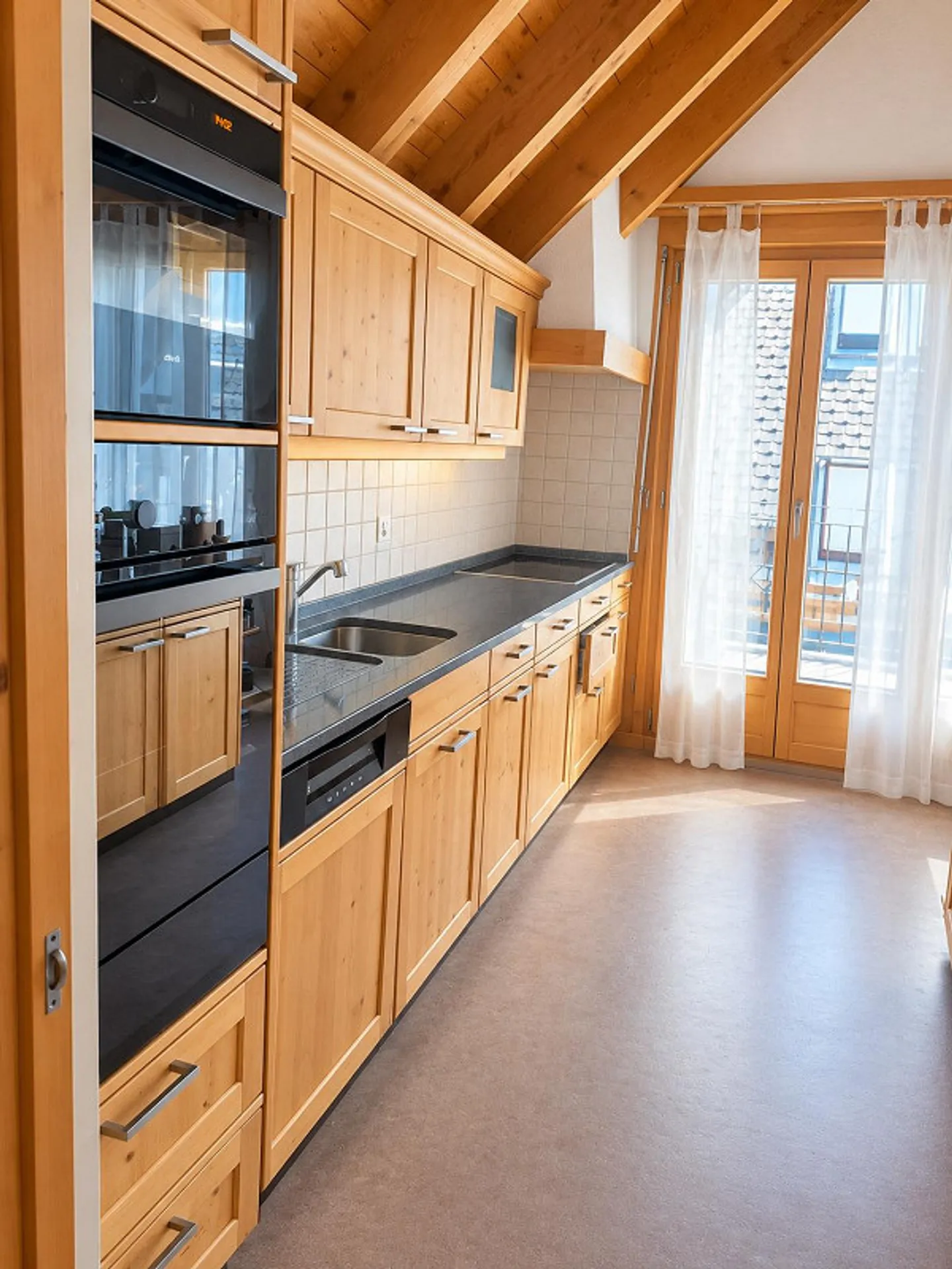 Appartement sous les combles de 5,5 pièces - Photo 2 sur 15