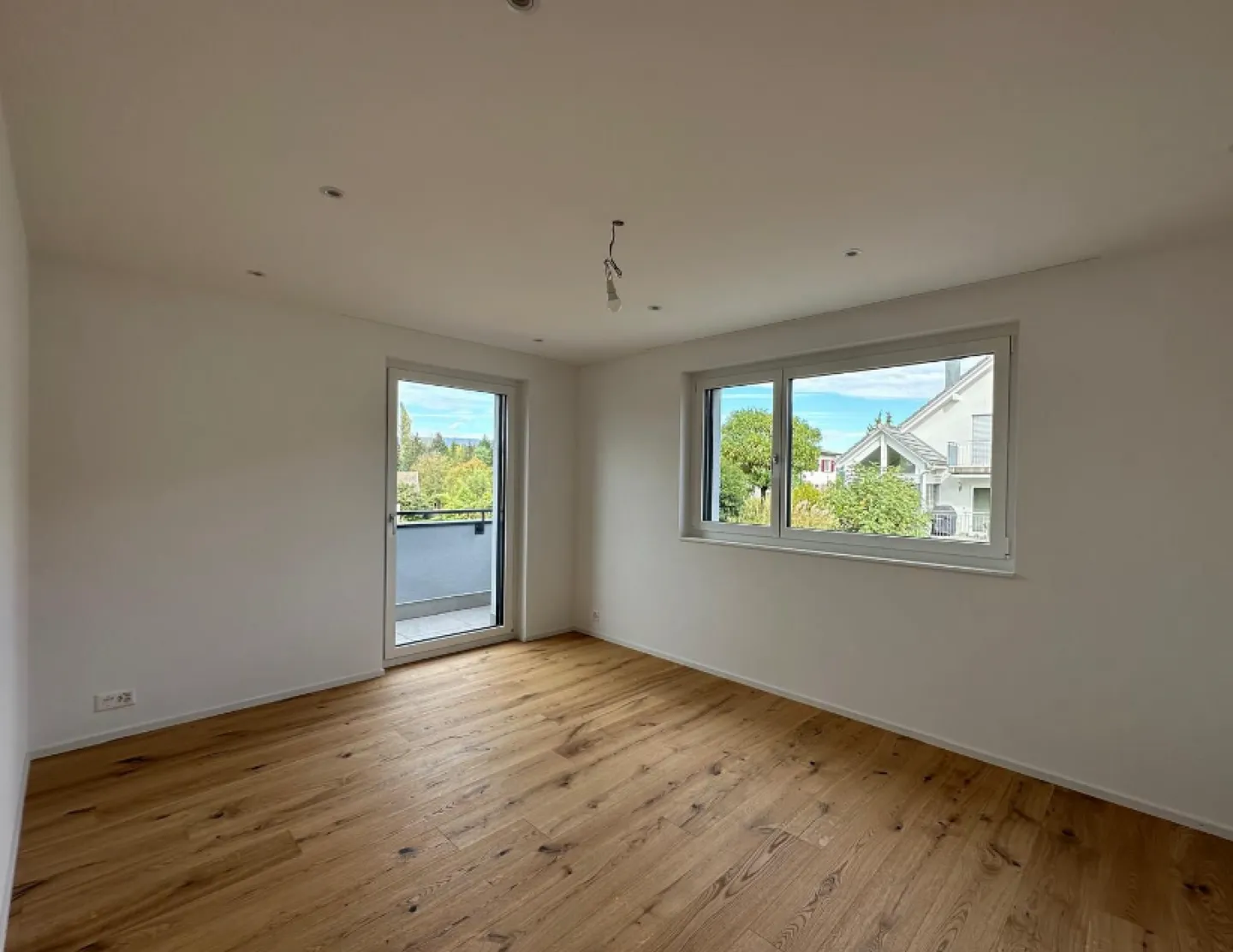 Appartamento 4.5 stanze quasi nuovo con terrazza solare di 50 m², cucina Bora e 2 posti auto E - Foto 5 di 6