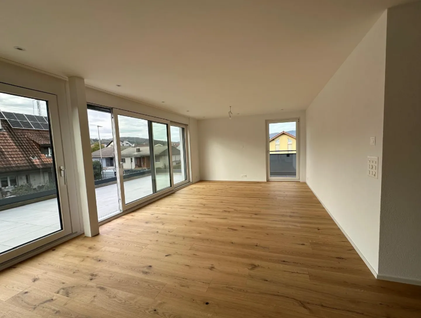 Appartamento 4.5 stanze quasi nuovo con terrazza solare di 50 m², cucina Bora e 2 posti auto E - Foto 6 di 6