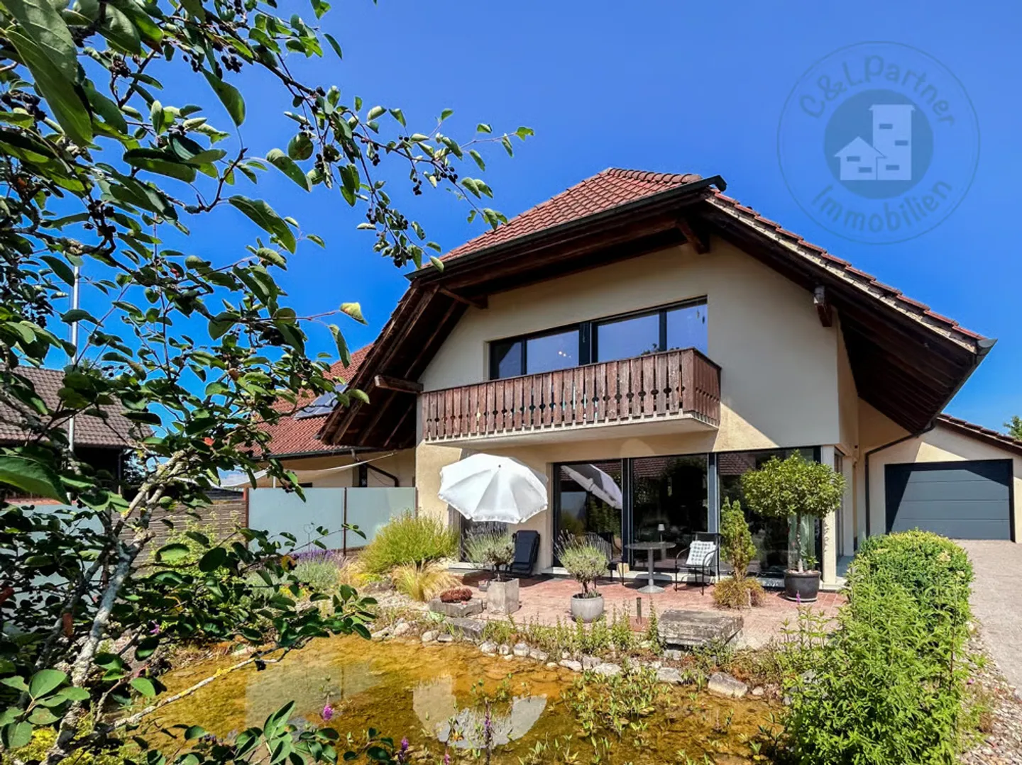 Charmantes Doppelhaus - Foto 1 von 13