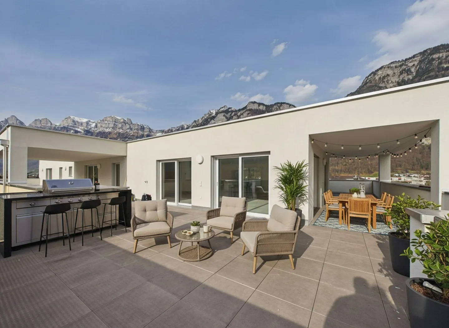 Penthouse Dream Above the Rooftops - 197 m² Terrace with Panoramic Mountain View - Photo 1 of 9
