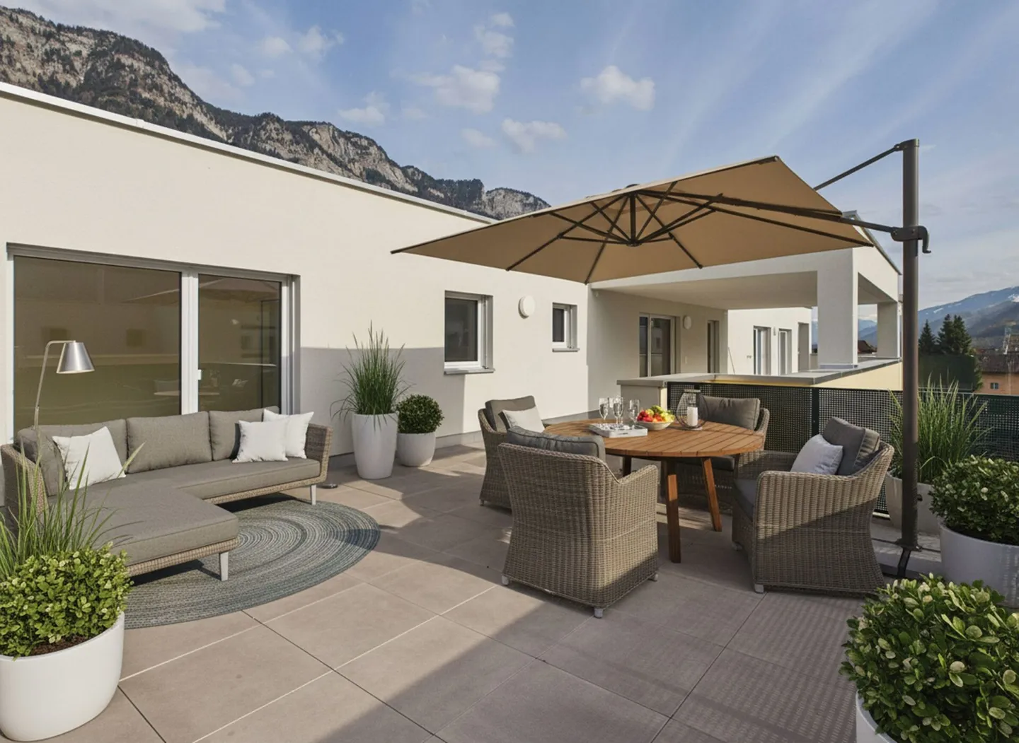 Penthouse Dream Above the Rooftops - 197 m² Terrace with Panoramic Mountain View - Photo 5 of 9