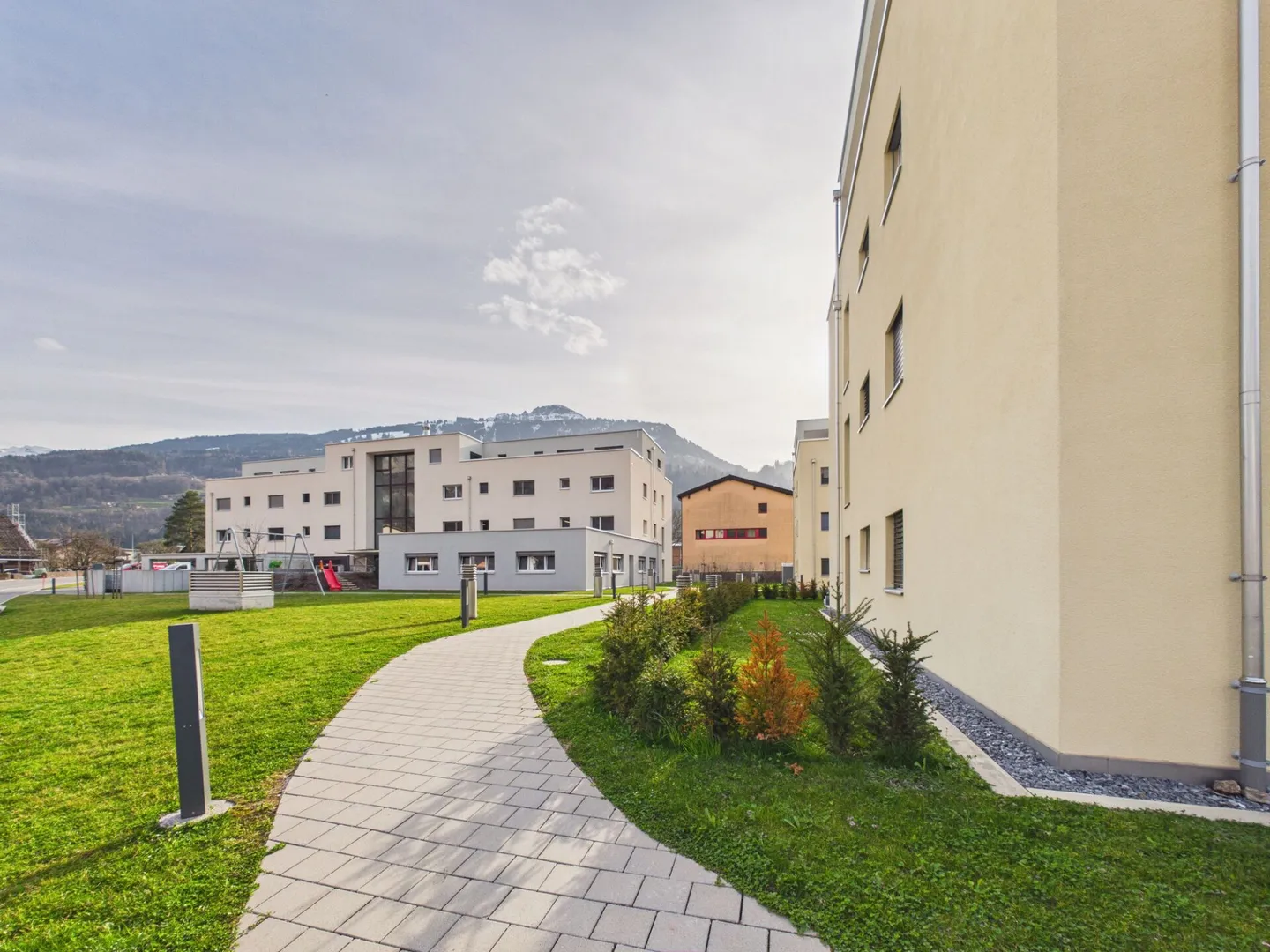 Penthouse Dream Above the Rooftops - 197 m² Terrace with Panoramic Mountain View - Photo 8 of 9