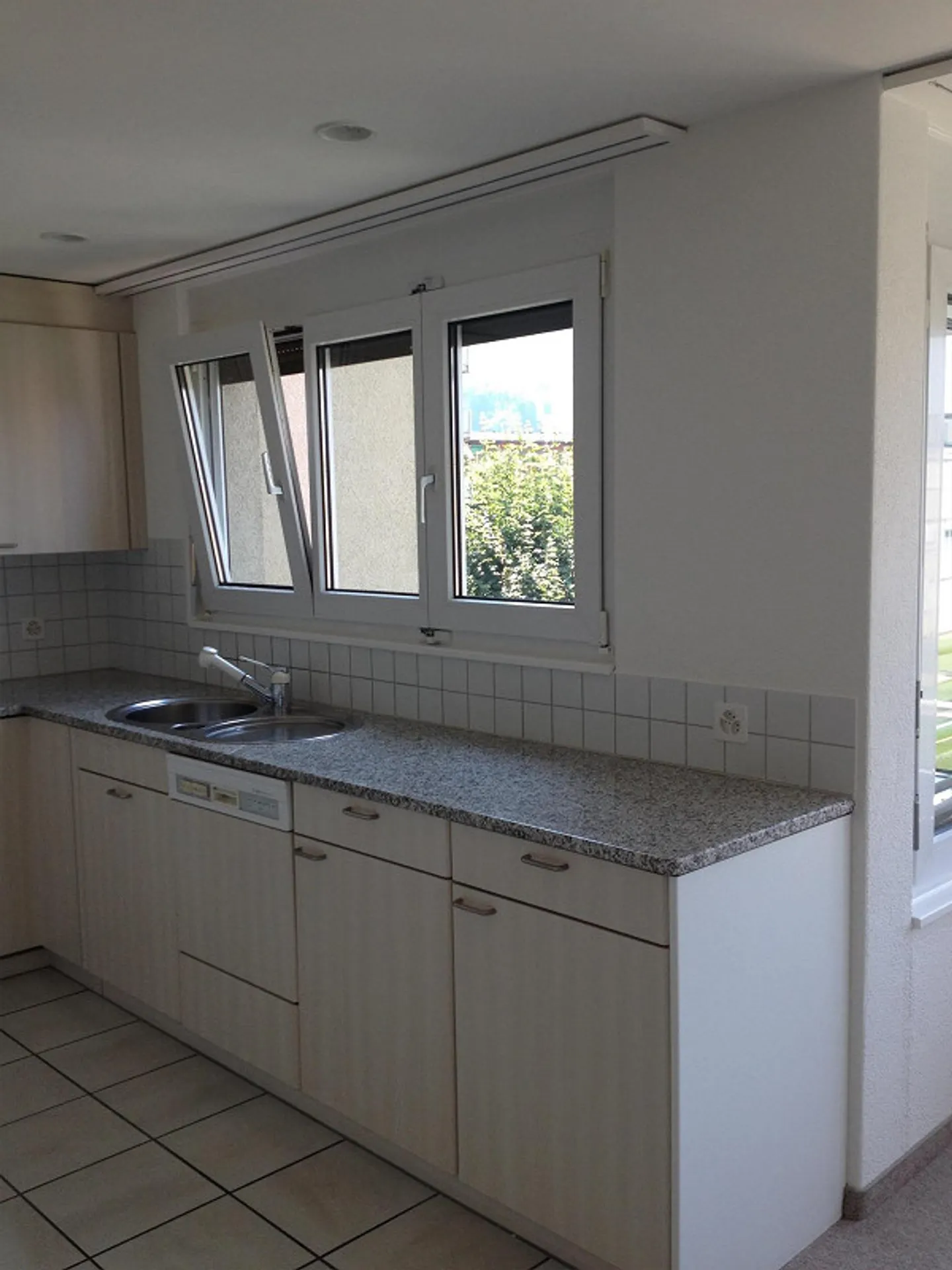 2.5 Zimmer Wohnung im schönen Dorf Lachen SZ - Photo 4 of 8